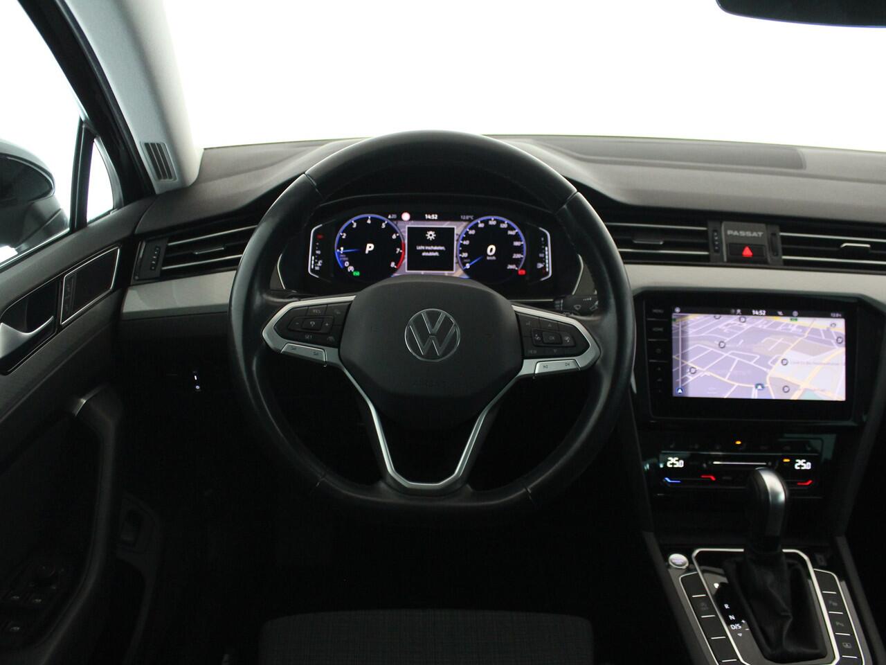 Volkswagen PASSAT 1.5 TSI Comfort Business | Dodehoek | ACC | Winterpack | Keyless |*