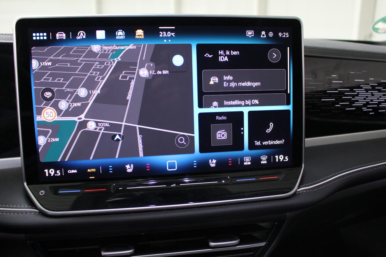 Volkswagen PASSAT Variant 1.5 eTSI Elegance Navigatie | Panoramadak | H.U.D. | 18" Velgen