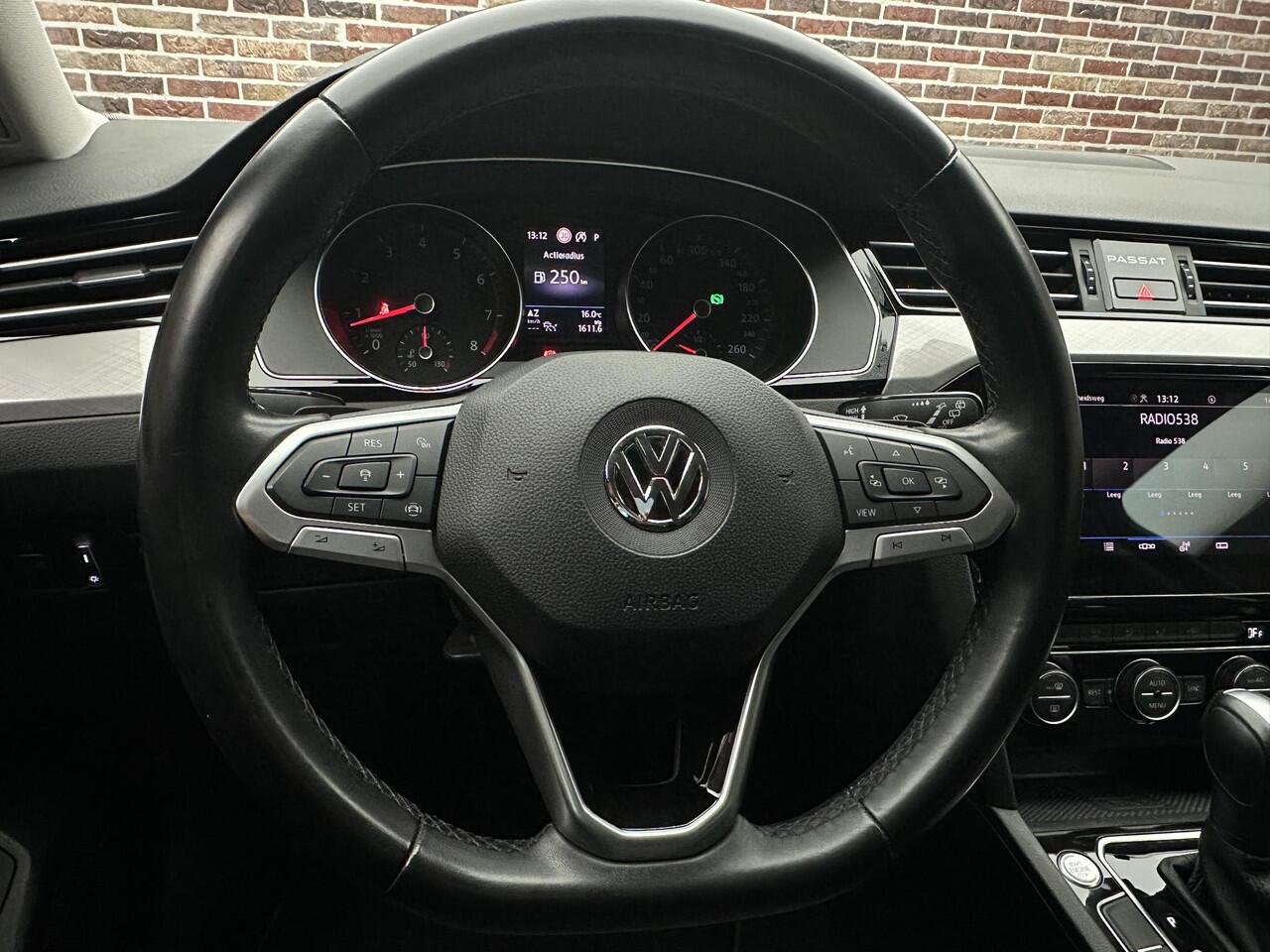 Volkswagen PASSAT Variant 1.5 TSI Comfort Business Trekhaak Elektrische stoelen Dealer Ondrh