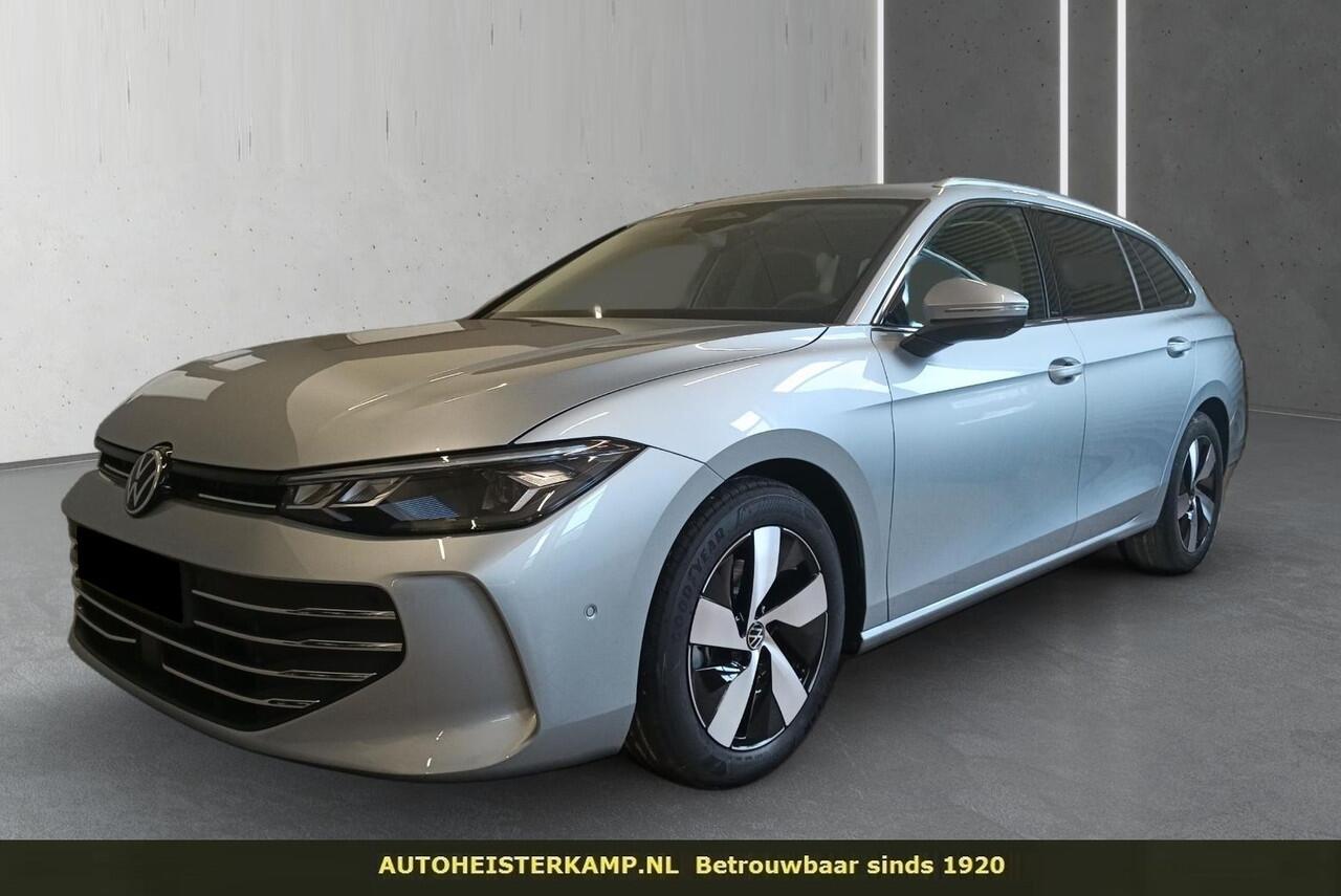 Volkswagen PASSAT Variant 1.5 eTSI Business ACC Massage Trekhaak LED DAB Camera Digital Cockpit PRO