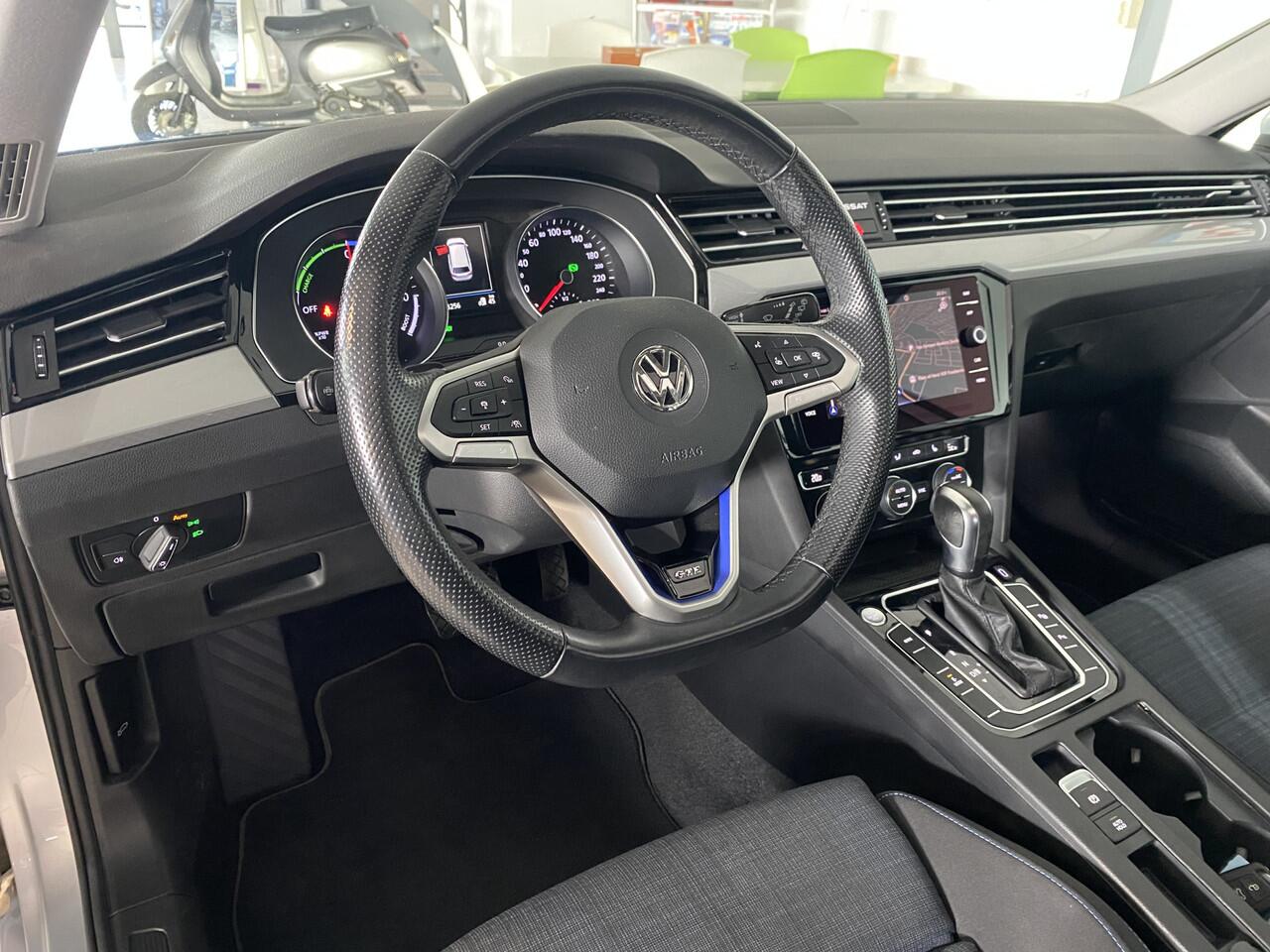 Volkswagen PASSAT Variant 1.4 TSI PHEV GTE Business Panodak/ Trekhaak / apple carplay / adaptive cruise / Navigatie / Massage stoel