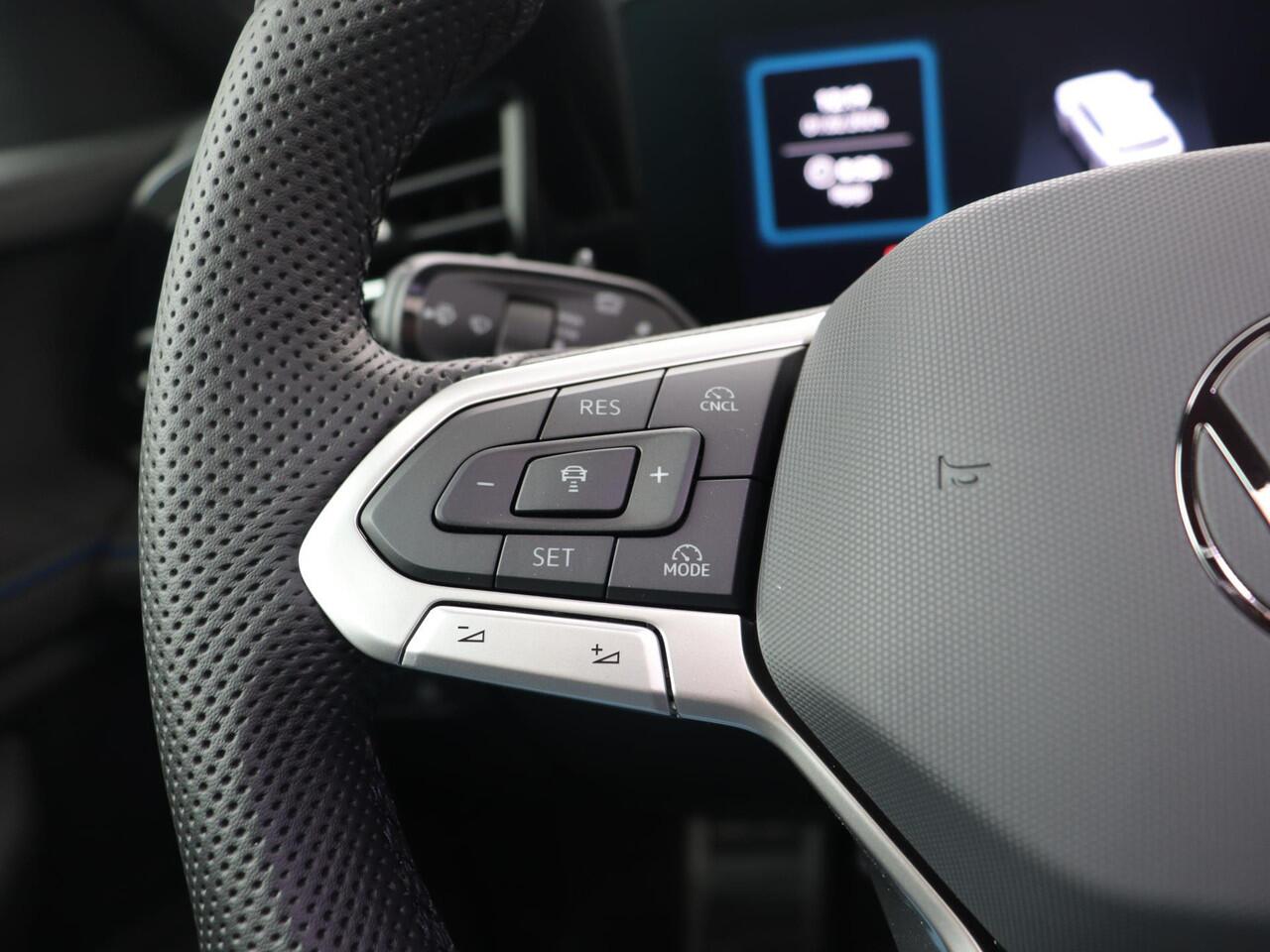 Volkswagen PASSAT Variant R-Line Business 1.5 110 kW / 150 pk eTSI Variant 7 versn. DSG | Black Style | Harman Kardon | Panoramadak | Area View | Discover Pro navigatie |