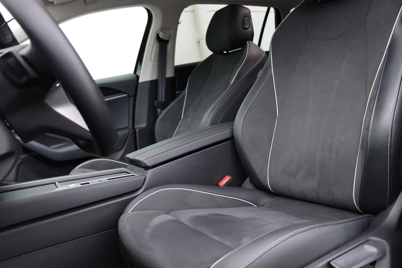 Volkswagen PASSAT Variant 1.5 eHybrid Business 204pk DSG6 | Trekhaak | Ergo Active Stoelen