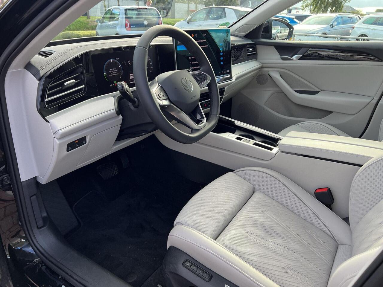 Volkswagen PASSAT Variant 1.5 eHybrid Elegance | Leder | Trekhaak | 272 pk | 5 jaar Fabrieksgarantie | SOH 102% |