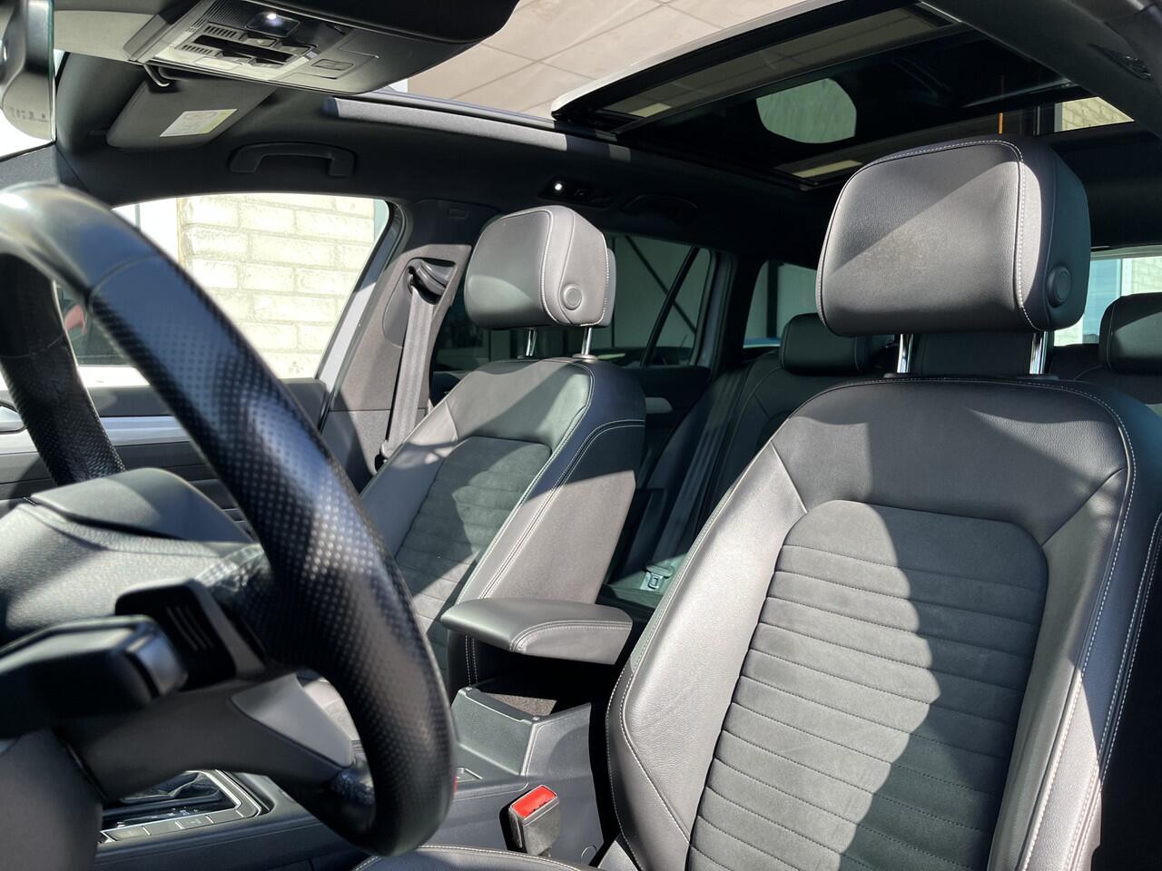 Volkswagen PASSAT Variant 1.4 TSI PHEV GTE Business / AUTOMAAT/ PANO/ ALCANTARA/ ELEKTR. TREKHAAK/ HEAD-UP DISPLAY/ KEYLESS/ MATRIX/ 3-ZONE CLIMA/ APP-CONNECT/ ADAPT. CRUISE/ NAVI/ STOEL VERWARM./ DIGITAL DASH