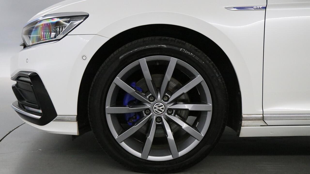 Volkswagen PASSAT Variant GTE 1.4 TSI eHybrid 218pk PHEV Business / Panoramadak / Massage / DYNAUDIO