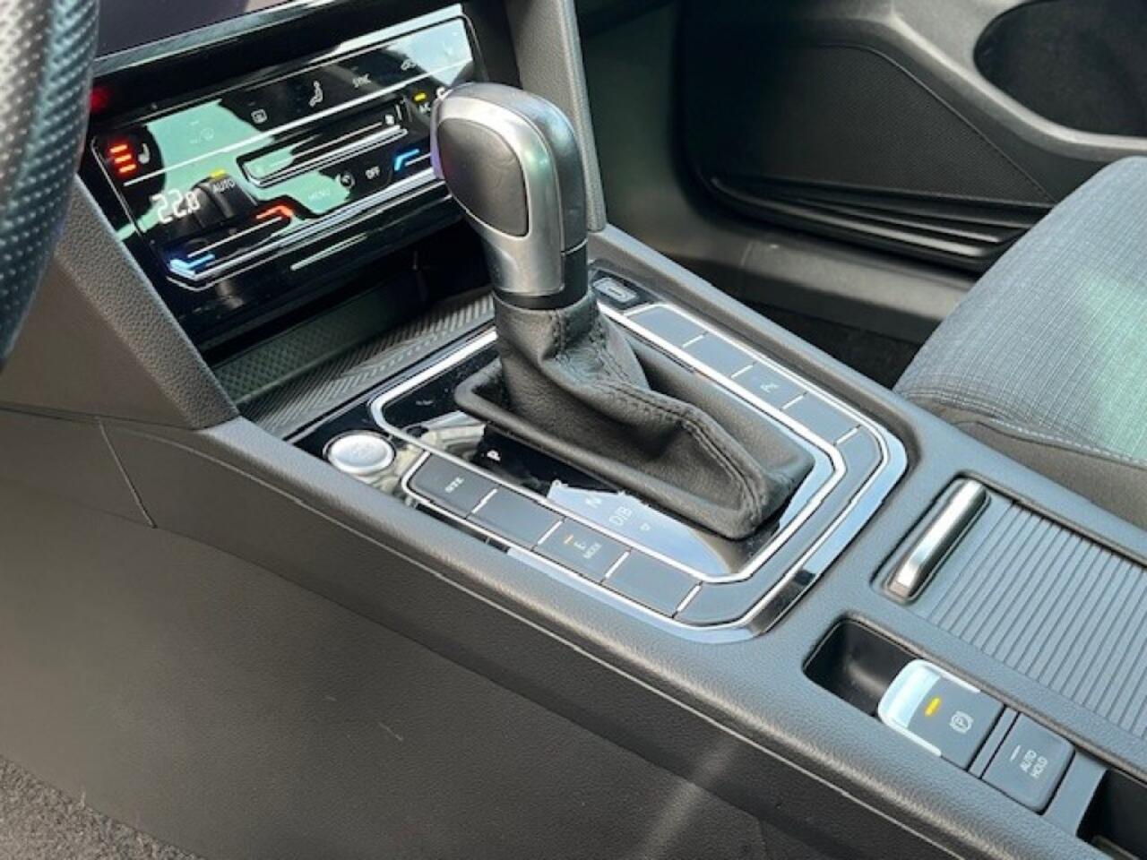 Volkswagen PASSAT 1.4 TSI PHEV GTE - PANO - HEAD UP - CAMERA