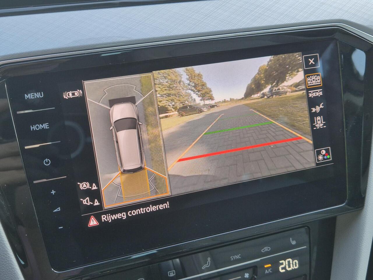 Volkswagen PASSAT Variant 1.4 TSI PHEV GTE Business SOH 94% / Lederen Bekleding / Schuif & Kanteldak / Trekgewicht 1.600 KG / Apple Carplay & Android Auto / 360 Graden Camera / Adaptieve Cruise Control / Stoelverwarming / Dynaudio / Lichtmetalen Velgen / Navigatie / Parkee