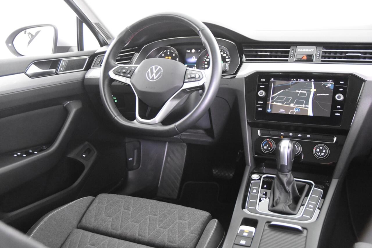 Volkswagen PASSAT Variant 1.5 TSI DSG *1ste eigenaar*Navigatie*Massage*