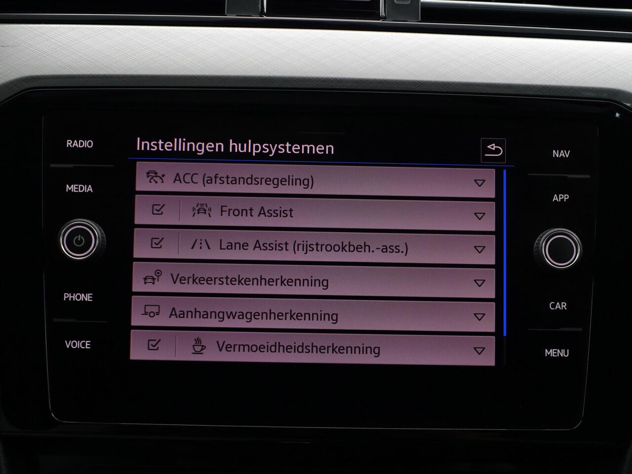Volkswagen PASSAT Variant 1.5 TSI Business Aut- Ada Cruise, Ergo Comfort, Keyless, Carplay, Park Assist, Elek Trekhaak, Led