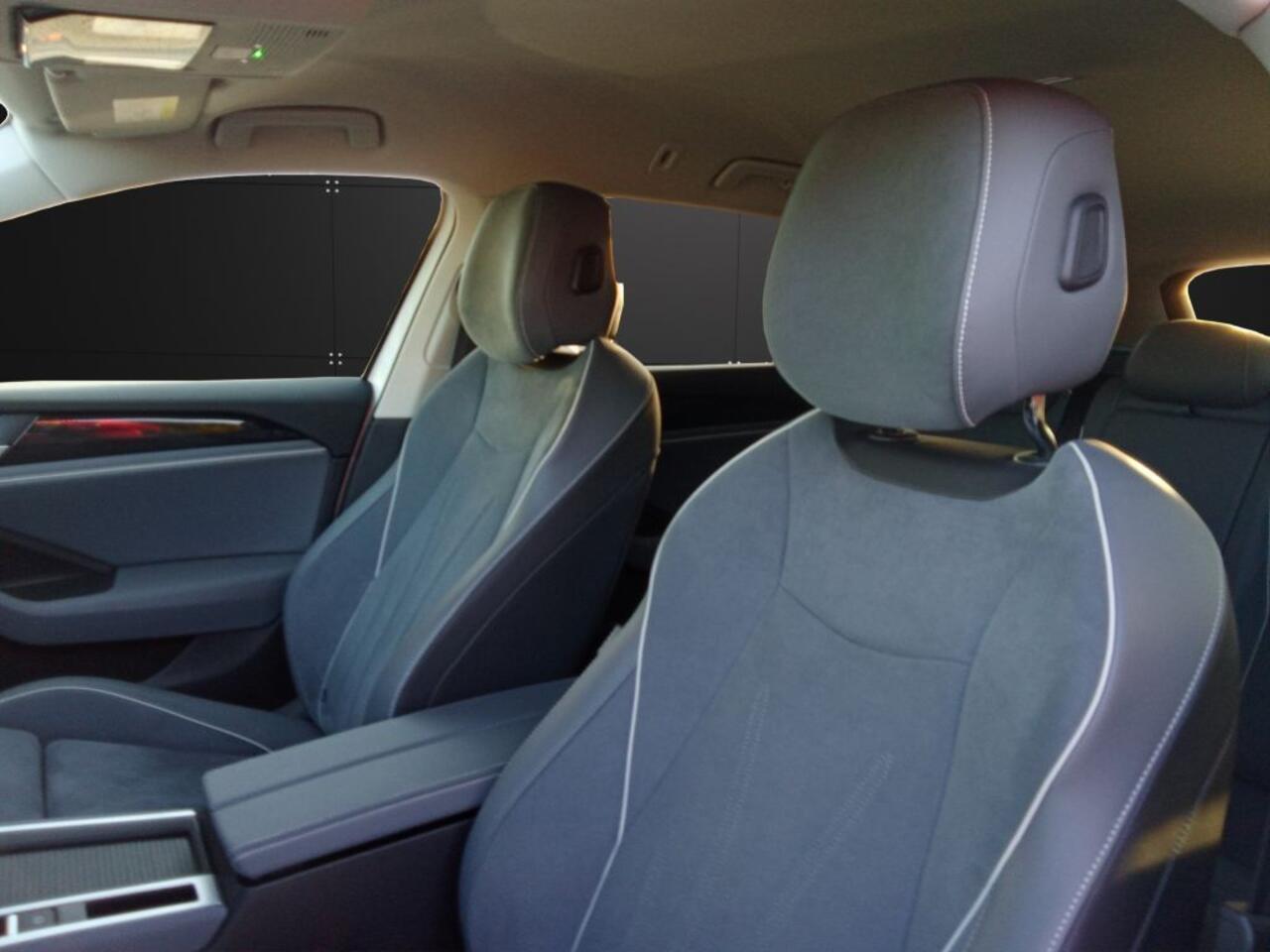 Volkswagen PASSAT Variant 2.0 TDI 150 PK DSG ACC LED 360 Camera Trekhaak Massage