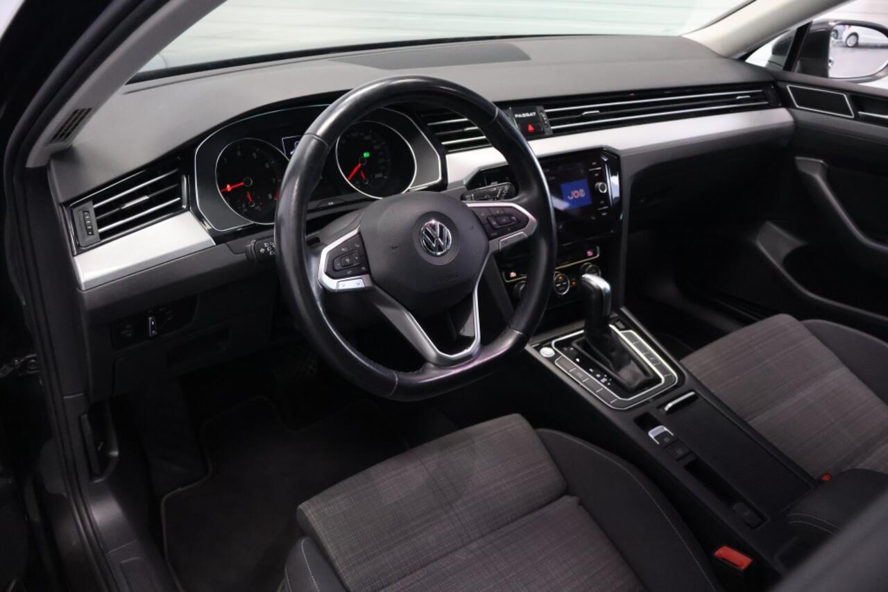 Volkswagen PASSAT 1.5 TSI Comfort Busines | Trekhaak | Navigatie | Camera | LED