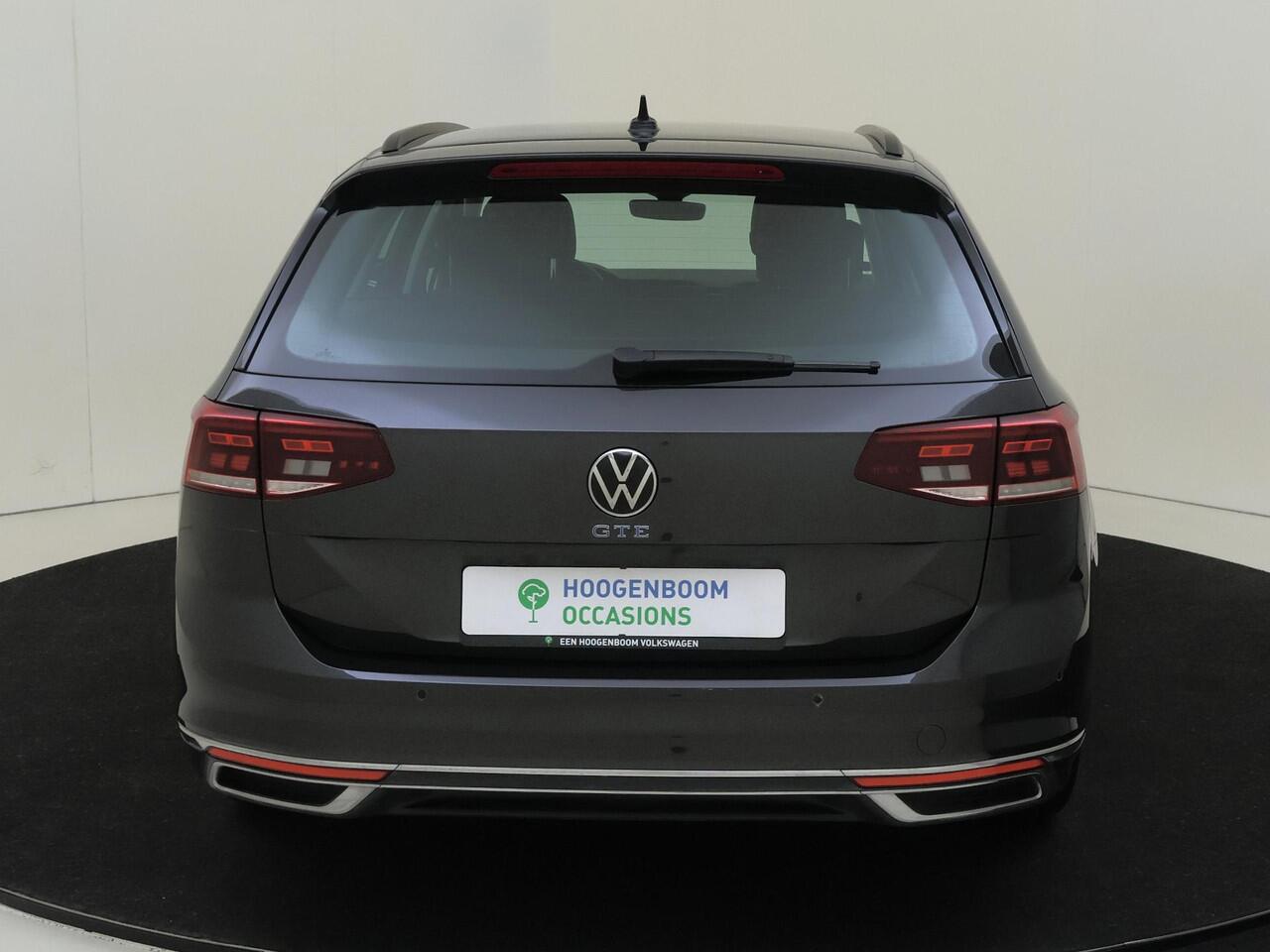 Volkswagen PASSAT 1.4 TSI PHEV GTE Business | Navigatie | Digital cockpit Pro | Achteruitrijcamera | Adaptieve cruise control | Elektrische achterklep | 3-zone airco |