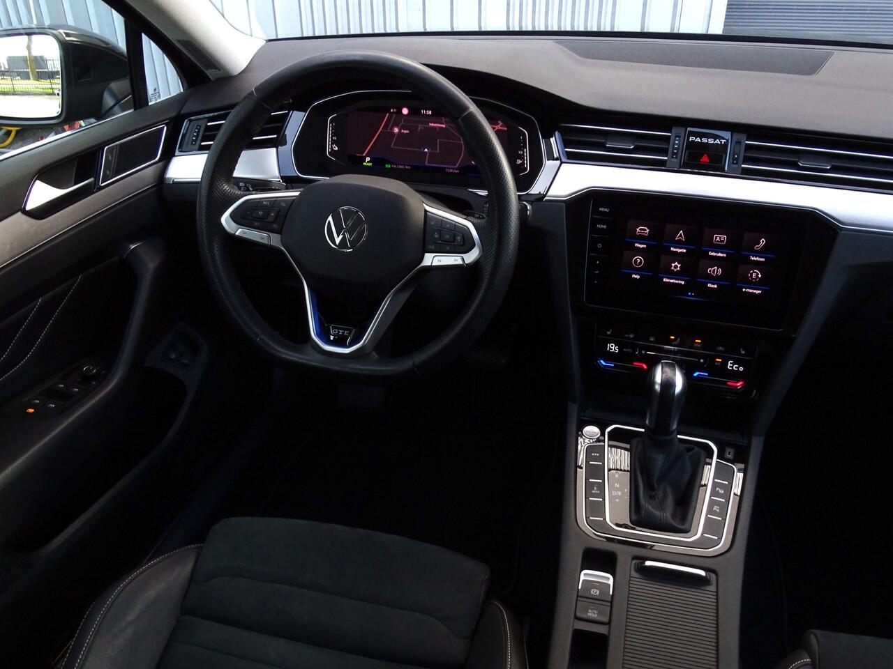 Volkswagen PASSAT Variant 1.4 TSI PHEV GTE Business | Elektrische trekhaak | Park Assist | Adaptive cruise | Ergocomfort stoel | 360 cam | Achteruitrijcamera | Lederen bekleding / alcantara bekleding | DAB | Apple CarPlay | Lane Assist | Side Assist | Elektrisch bedienbare