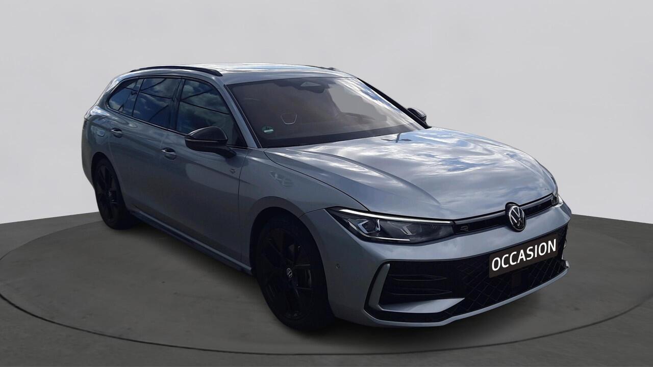 Volkswagen PASSAT Variant 1.5 eTSI R-Line Edition | Panoramadak | 19" | Demonstratieauto