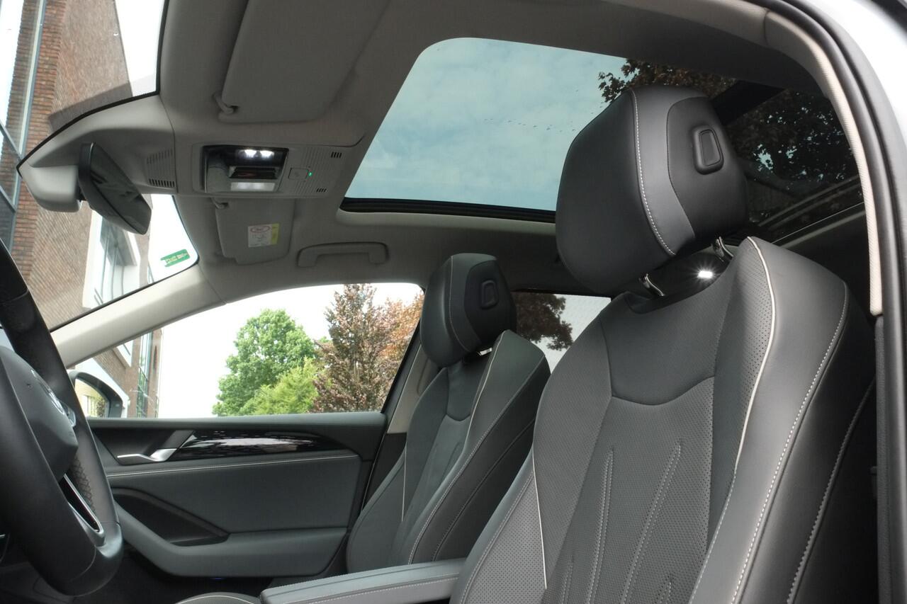 Volkswagen PASSAT Variant 1.5 eHybrid Elegance Business Trekhaak, Panoramadak, Achteruitrijcamera