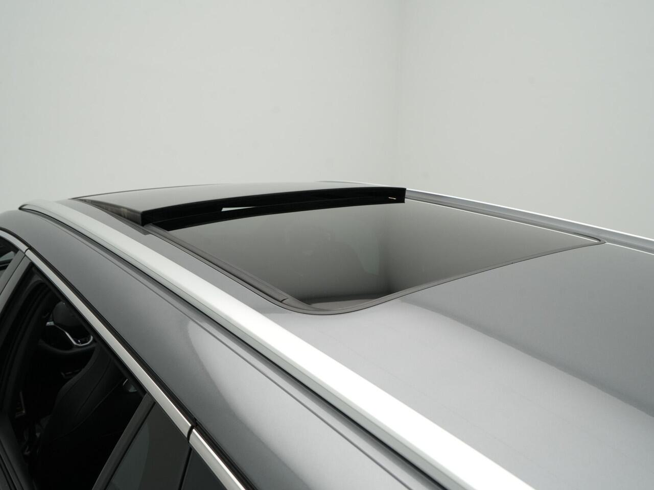 Volkswagen PASSAT Variant 1.5 eTSI 150pk R-Line Business Panorama Trekhaak Camera Side Assist 227