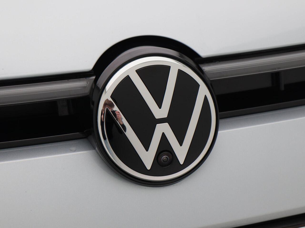 Volkswagen PASSAT Variant 1.5 eHybrid 272 Pk Automaat R-Line Edition | Trekhaak | Black Style | Panoramadak | Digitale Cockpit | Sporstoelen | Adaptive Cruise | Head-up | Carplay | 18 Inch | 13.658 Km!!