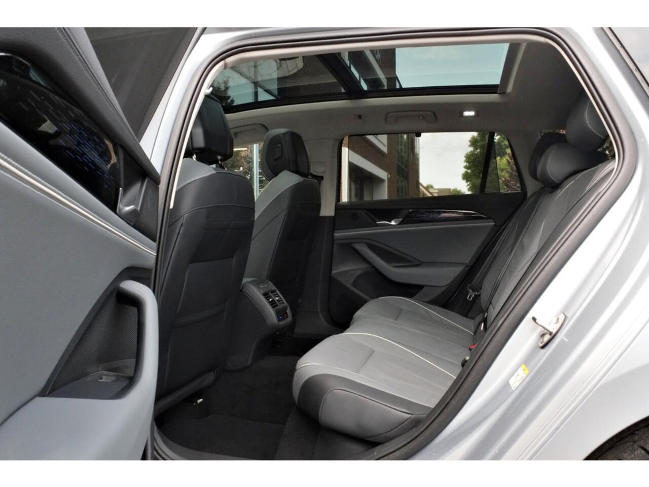 Volkswagen PASSAT Variant 1.5 eHybrid Elegance Business Trekhaak, Panoramadak, Ach