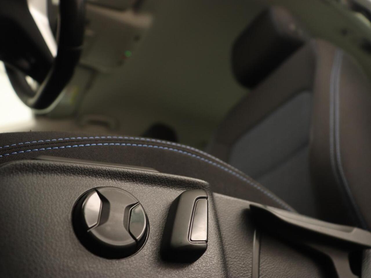 Volkswagen PASSAT 1.4 TSI PHEV GTE | Trekhaak | Stoelverwarming | Massage | Camera | Adaptive cruise | Carplay | Navigatie | Side Assist | Matrix LED | Plug In