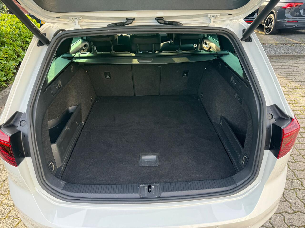 Volkswagen PASSAT Variant 1.4 TSI PHEV GTE virtual cockpit, head up, pano, trekhaak