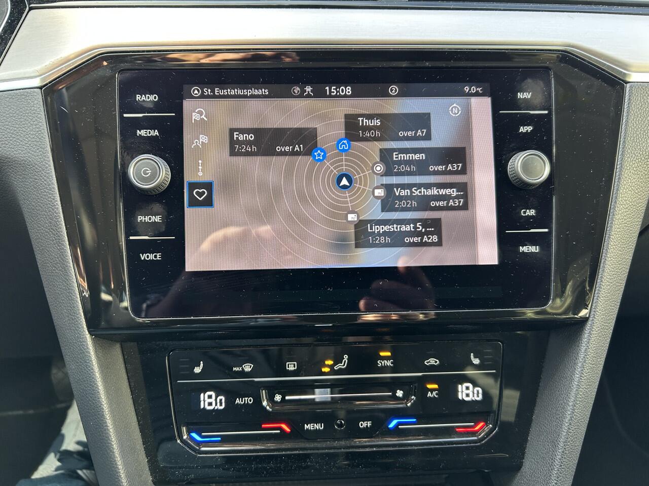 Volkswagen PASSAT Variant 1.5 TSI R-Line Business + van binnen en buiten in nieuwstaat!