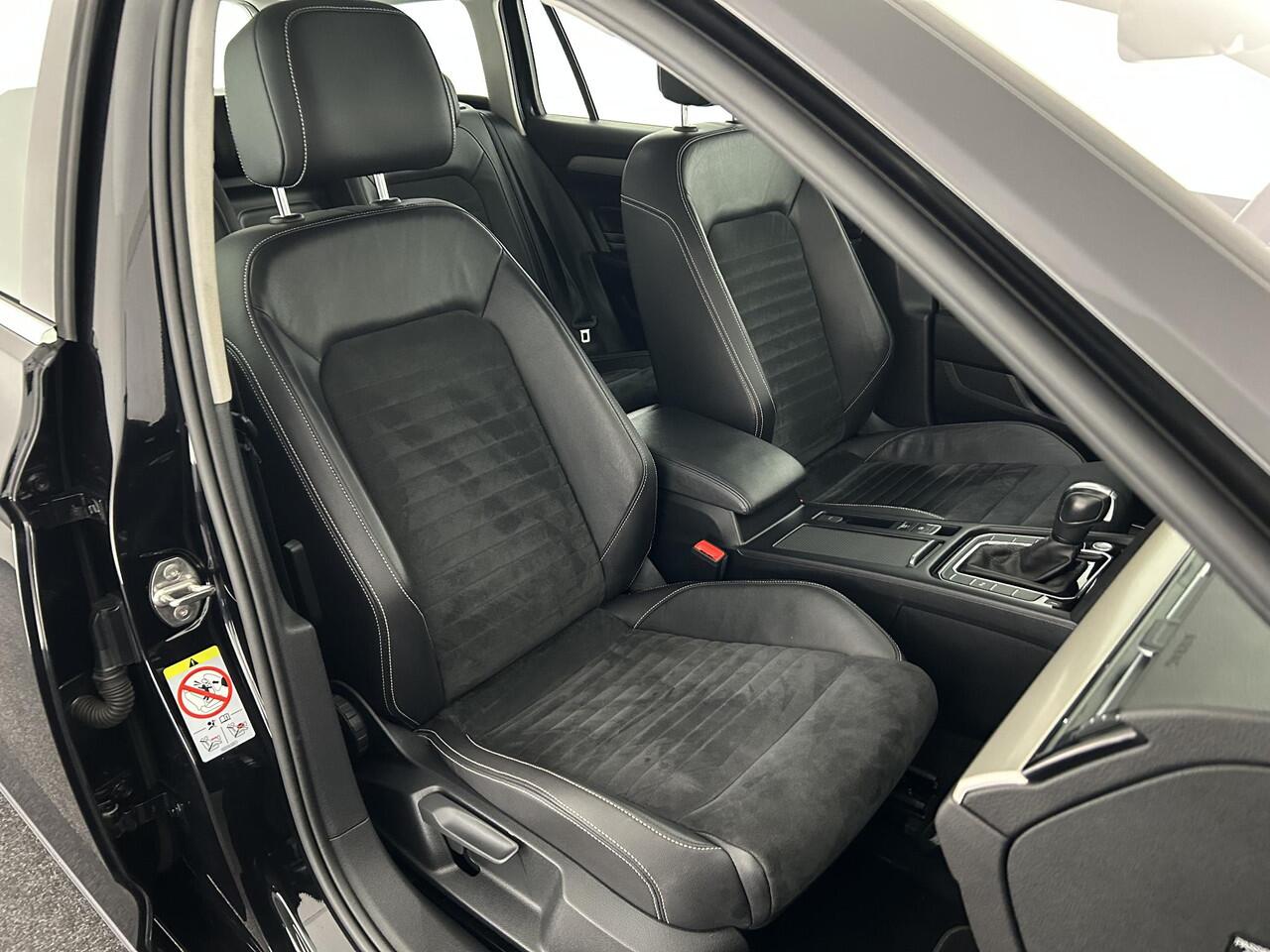 Volkswagen PASSAT Variant 1.5 TSI 150pk DSG Business Camera Stoelverwarming Navigatie