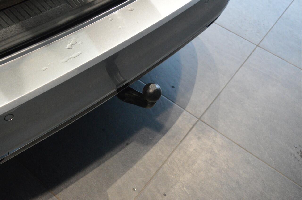 Volkswagen PASSAT Variant 1.5 TSI x R-LINE navi leer pano trekhaak keyless 19 inch !!