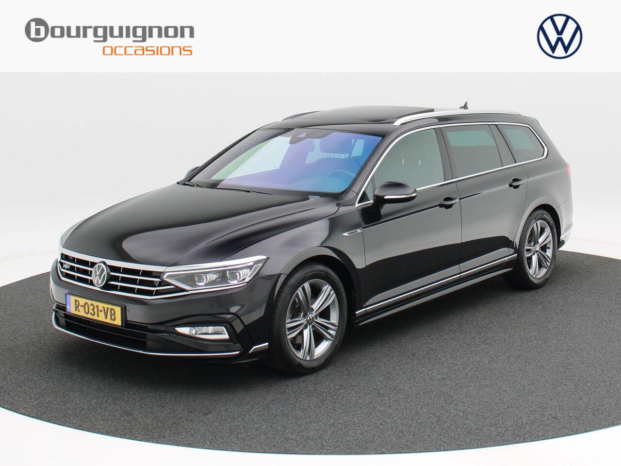 Volkswagen PASSAT Variant 1.5 TSi 150 Pk Automaat R-Line Business + | Panorama Dak | Carplay | Elektrische Achterklep | Stoel Verwarming | Leder Alcantara Bekleding | Full LED | 17 Inch | 53.430 km!!