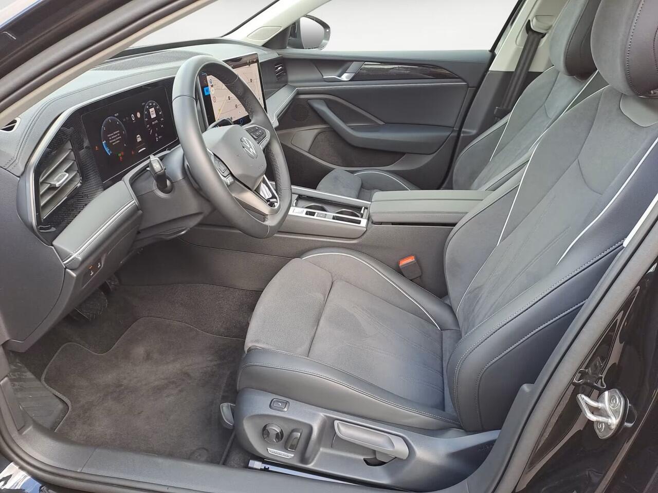 Volkswagen PASSAT Variant 2.0 TDI 150 PK Automaat Panorama-Schuifdak Massage ACC Trekhaak LED