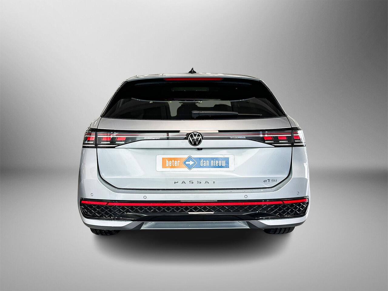 Volkswagen PASSAT Variant 1.5 eTSI R-Line Edition Top-Sport Ego-Active, incl. massagefunctie | Achteruitrijcamera | Panoramadak