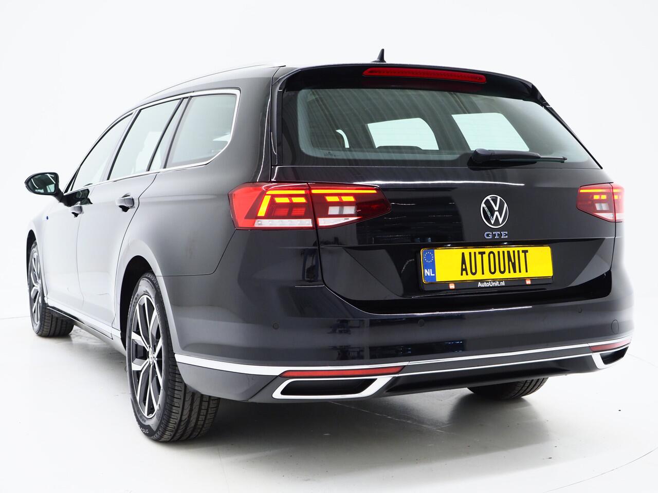 Volkswagen PASSAT Variant 1.4 TSI PHEV GTE | Panoramadak | Trekhaak | Massage | Camera | Adaptive Cruise | Carplay
