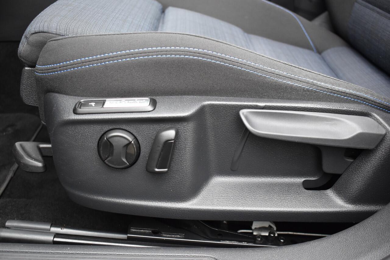 Volkswagen PASSAT Variant 1.4 TSI PHEV GTE Business Automaat / Pano schuifdak / Trekhaak / Keyless / Navi / PDC + Camera