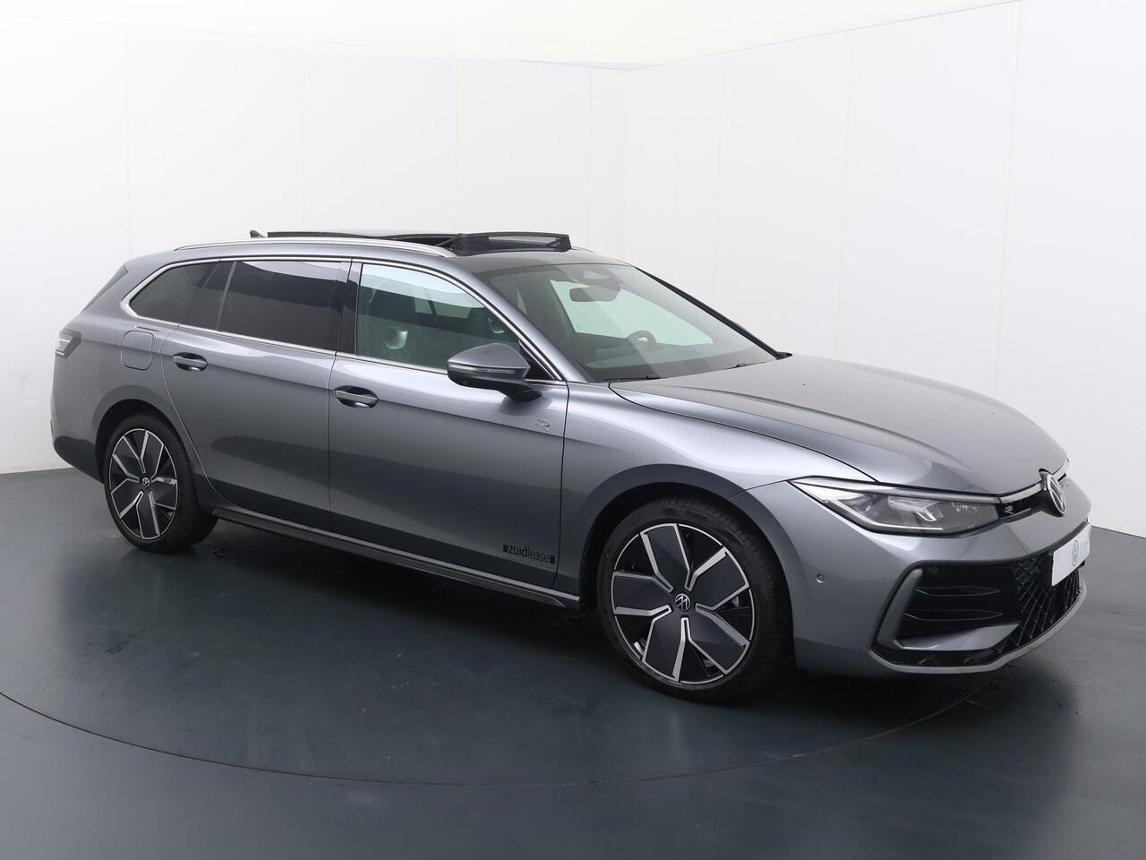 Volkswagen PASSAT Variant 1.5 eHybrid 204pk DSG R-Line Edition | Harman Kardon | Trekhaak met wegklapbare kogel | Travel Assist | Area View 360 graden camera |