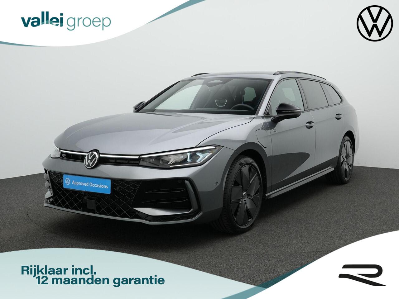 Volkswagen PASSAT Variant 1.5 eHybrid 272 pk DSG R-Line Edition | Trekhaak | IQ Light | Adaptive Cruise | Park Assist | ErgoActive voorstoelen | Black Style Pakket | 19 inch