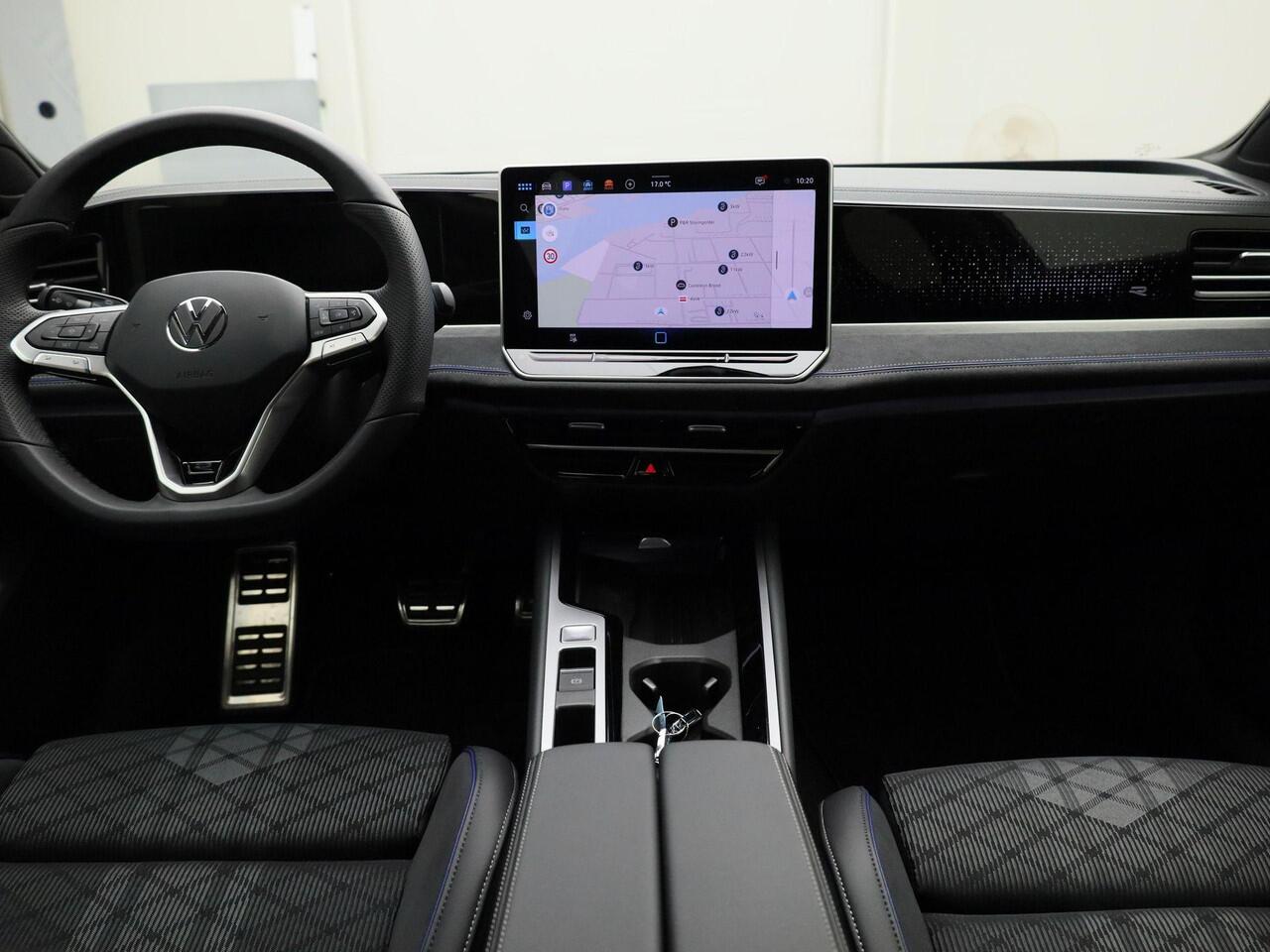 Volkswagen PASSAT Variant 1.5eHybrid 200kW/272PK R-Line Blackstyle DSG · Panoramadak · Trekhaak · Navigatie · 360° Camera · Garantie tot januari 2030 of 100000km