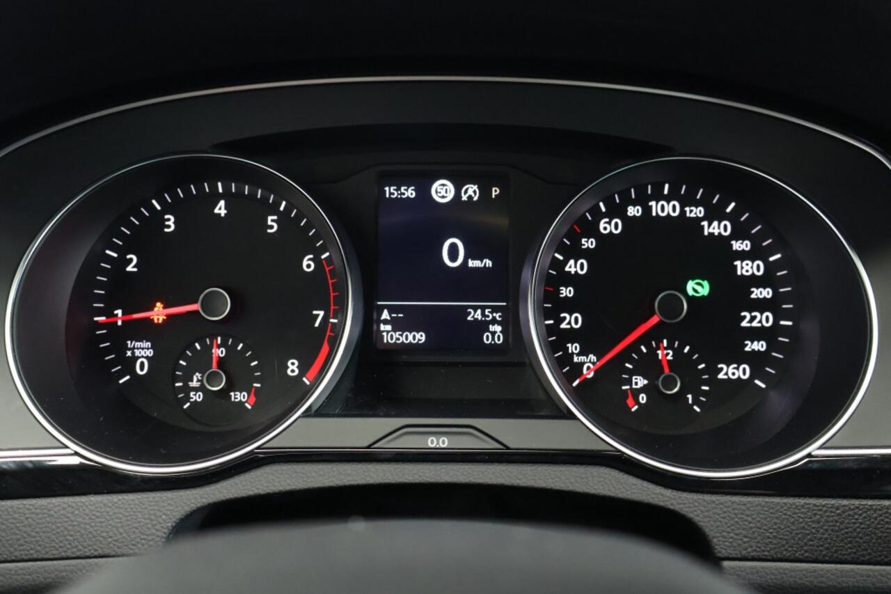 Volkswagen PASSAT 1.5 TSI Comfort Busines | Trekhaak | Navigatie | Camera | LED