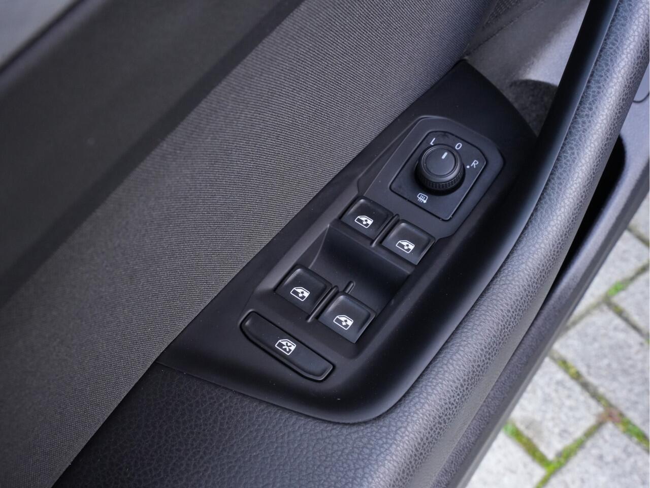 Volkswagen PASSAT Variant 1.5 TSI Business | Navigatie | Travel Assist | ACC | Climate Control | Android/Apple Carplay