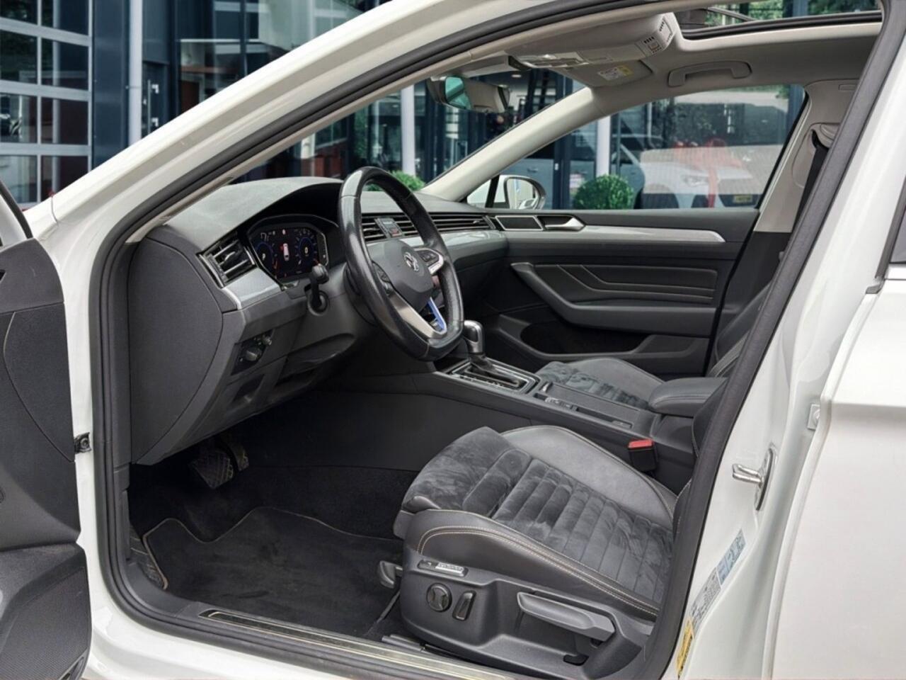 Volkswagen PASSAT 1.4 TSI DSG GTE PANO-DAK/TREKHAAK/CAMERA/NAVI/CARPLAY/HUD/ACC/E-KLEP