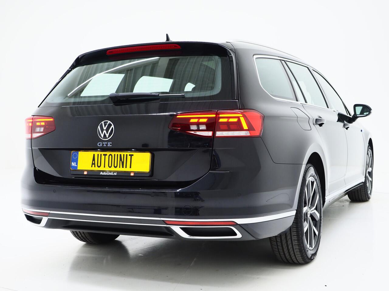 Volkswagen PASSAT Variant 1.4 TSI PHEV GTE | Panoramadak | Trekhaak | Massage | Camera | Adaptive Cruise | Carplay