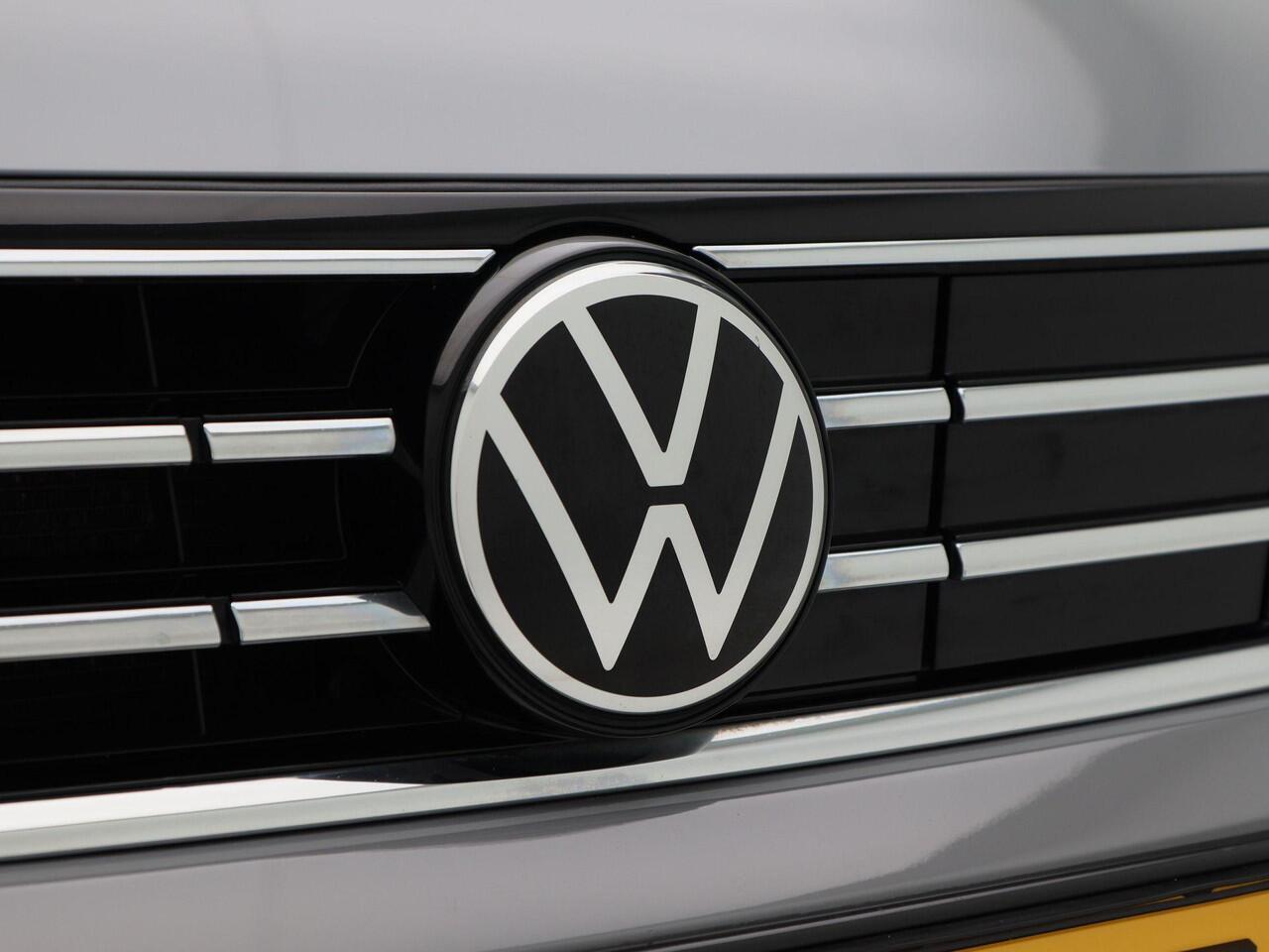 Volkswagen PASSAT Variant 1.4 TSi 218 Pk Automaat PHEV GTE Business | Panoramadak | 17 Inch | Winterpakket | Alcantara | Camera | Privacy Glass | 87.780 Km!!