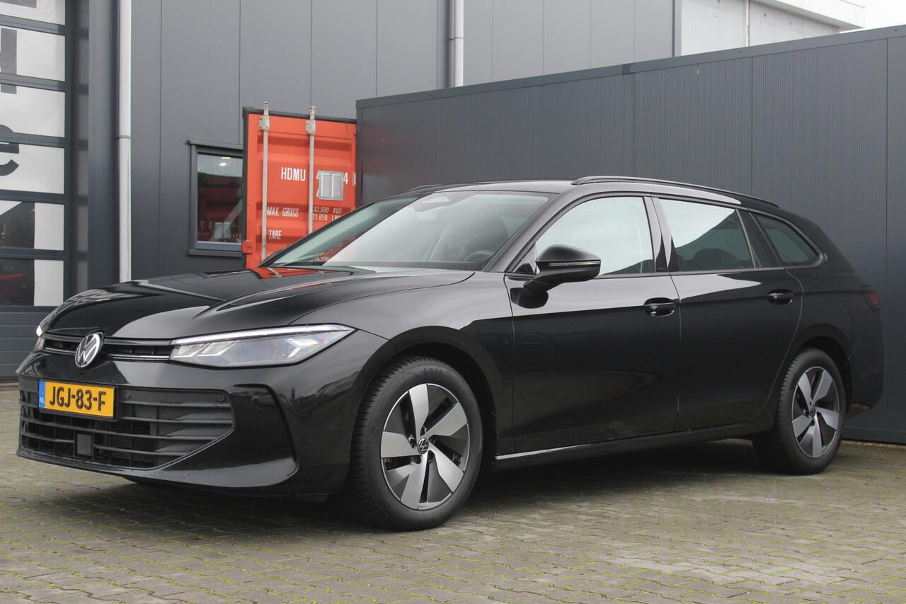 Volkswagen PASSAT Variant 1.5 eTSI 150 pk | Incl. 12 maanden Garantie | Stoel/stuur verwarming | Achteruitrijcamera | Adaptive cruise controle | Dodehoekdetectie | Parkeersensoren V+A | Navigatie | Apple CarPlay/Android Auto | Draadloze telefoonlader | Climate controle | L