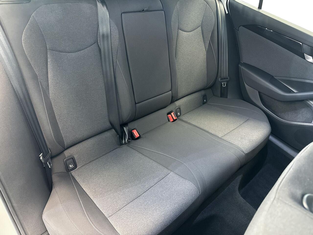 Volkswagen PASSAT Variant 1.5 204pk eHybrid Business Parkeersensoren voor en achter | Achteruitrijcamera | Adaptive Cruise Control