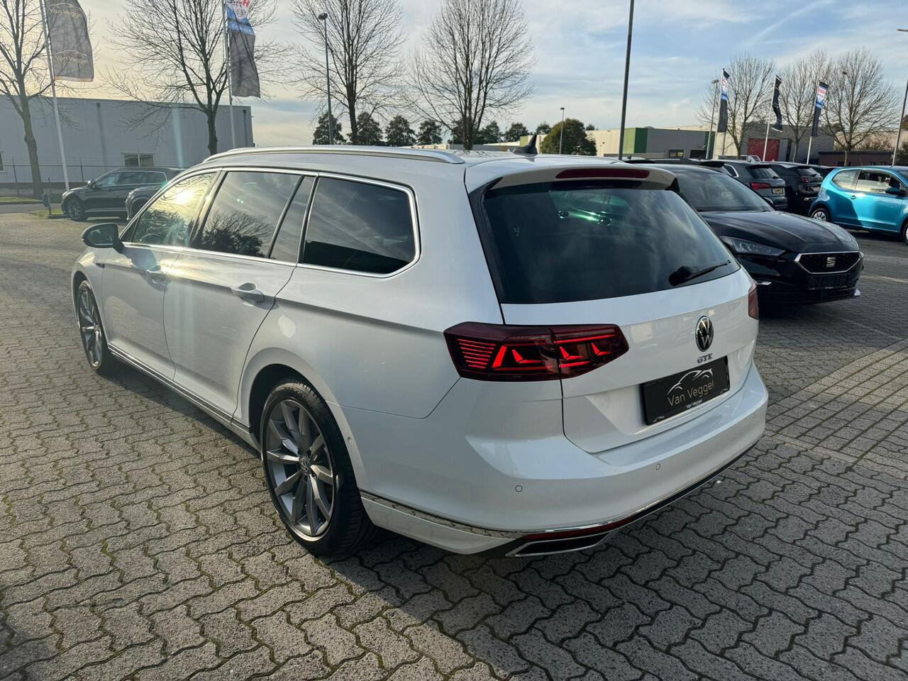 Volkswagen PASSAT Variant 1.4 TSI PHEV GTE Business virtual cockpit, head up, pano, trekhaak