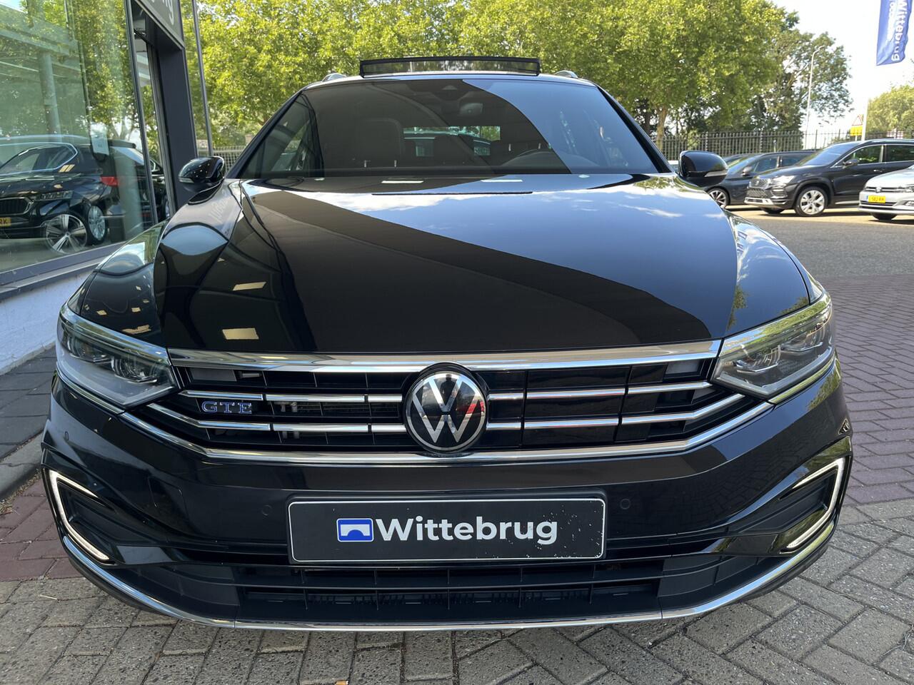 Volkswagen PASSAT Variant 1.4 TSI PHEV GTE Business / Panorma dak / Zwenkbare trekhaak / Virtual cockpit / Suede bekleding / Matrix koplampen