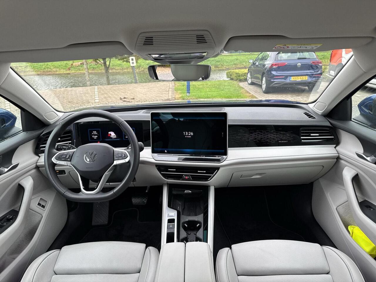 Volkswagen PASSAT Variant 1.5 eHybrid Elegance | Trekhaak | Leder | 18 inch | 150 pk | Automaat | SOH 100% |