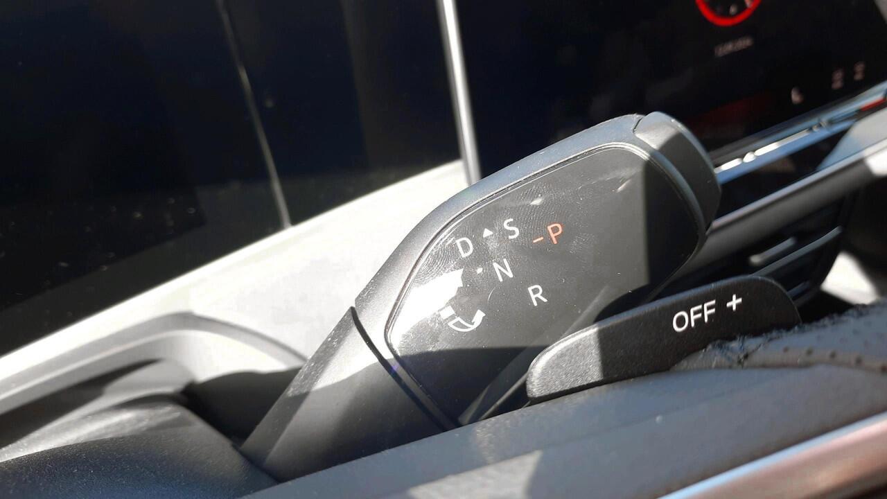 Volkswagen PASSAT Variant 1.5 eTSI R-Line Business | Trekhaak | Panoramadak