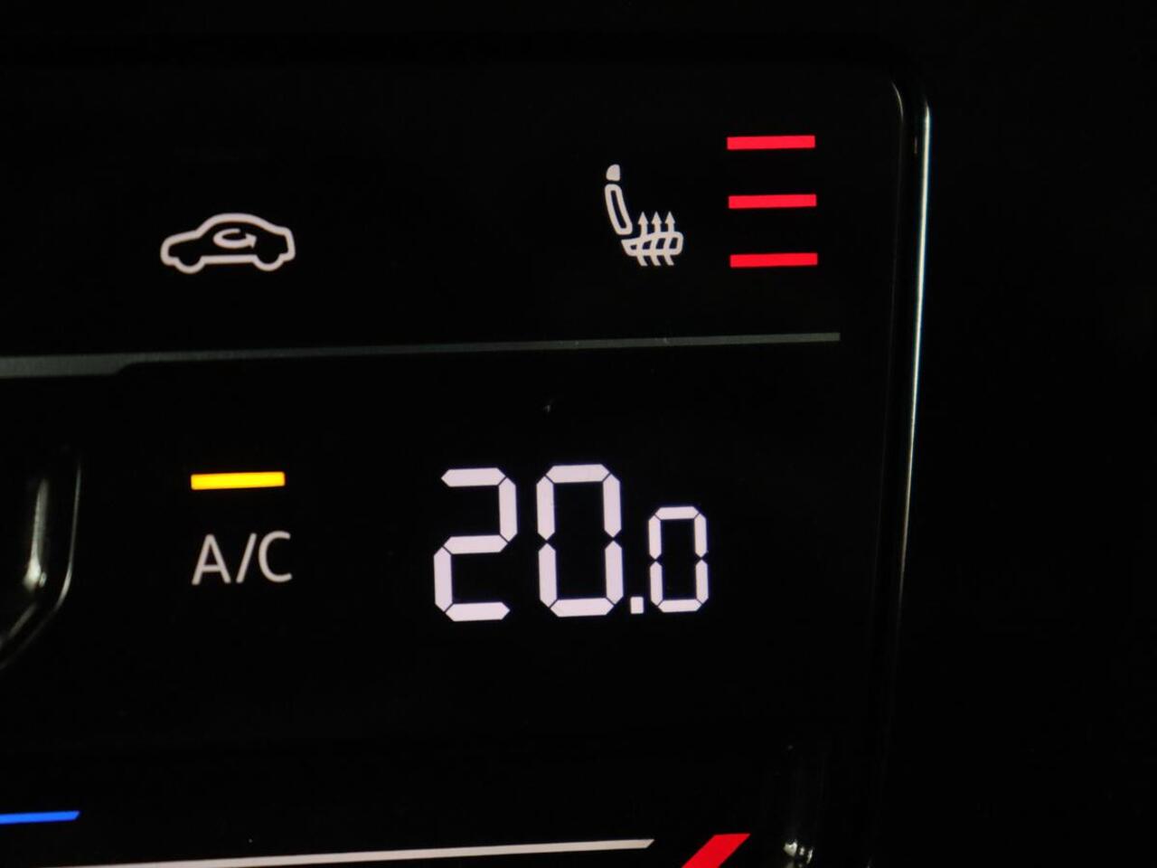 Volkswagen PASSAT 1.4 TSI PHEV GTE | Trekhaak | Stoelverwarming | Massage | Camera | Adaptive cruise | Carplay | Navigatie | Side Assist | Matrix LED | Plug In