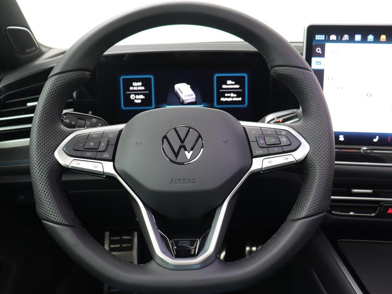 Volkswagen PASSAT Variant R-Line Business 1.5 110 kW / 150 pk eTSI Variant 7 versn. DSG | Black Style | Harman Kardon | Panoramadak | Area View | Discover Pro navigatie |