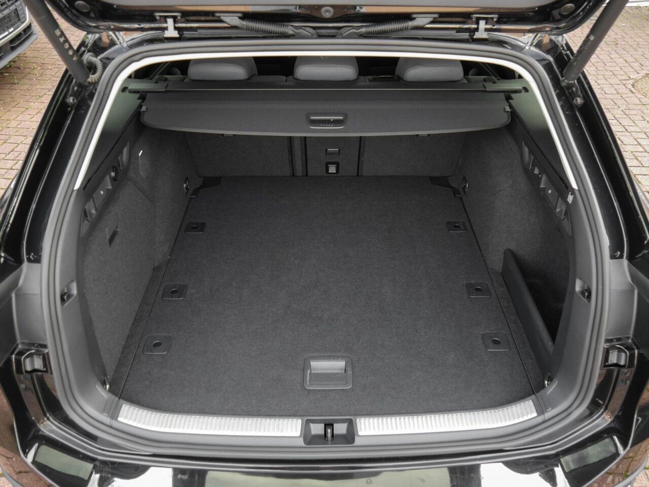 Volkswagen PASSAT Variant 1.5 eTSI Business ACC Massage Trekhaak LED DAB Camera Digital Cockpit PRO